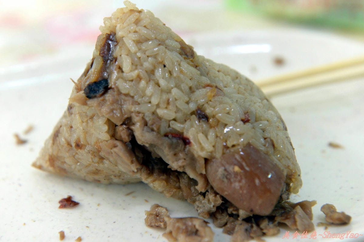 [台中清水]古早味粿 粿之世家 – 肉粽料多實在,粿類皮Q餡飽滿。