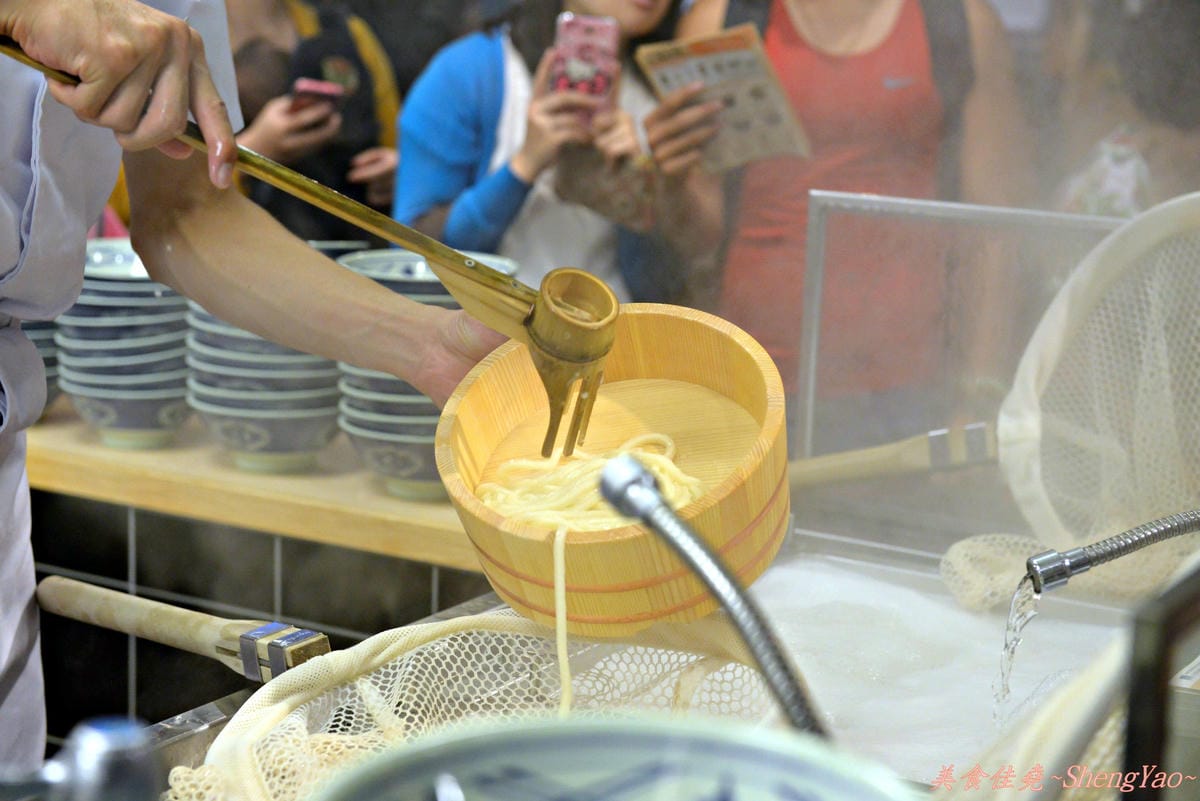 [台中西屯]丸龜製麵台中店 – 台中首間分店,丸龜製麵6號店正式開幕,我搶到黑雨傘啦