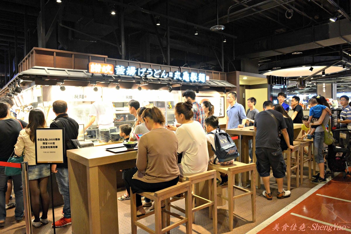 [台中西屯]丸龜製麵台中店 – 台中首間分店,丸龜製麵6號店正式開幕,我搶到黑雨傘啦