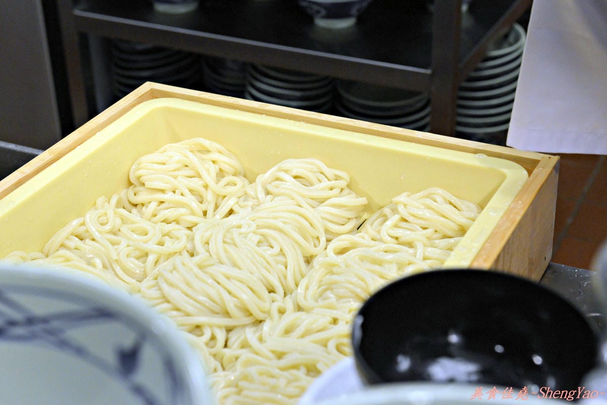 [台中西屯]丸龜製麵台中店 – 台中首間分店,丸龜製麵6號店正式開幕,我搶到黑雨傘啦