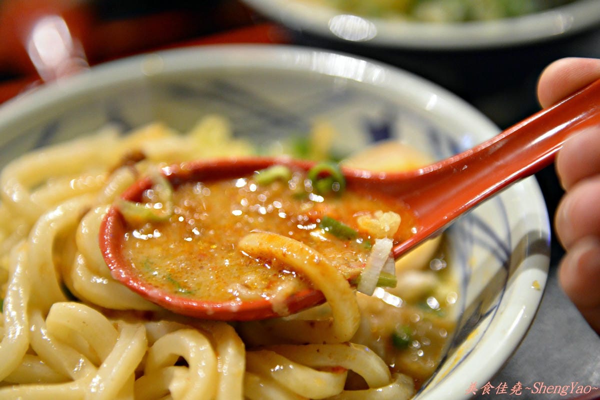 [台中西屯]丸龜製麵台中店 – 台中首間分店,丸龜製麵6號店正式開幕,我搶到黑雨傘啦