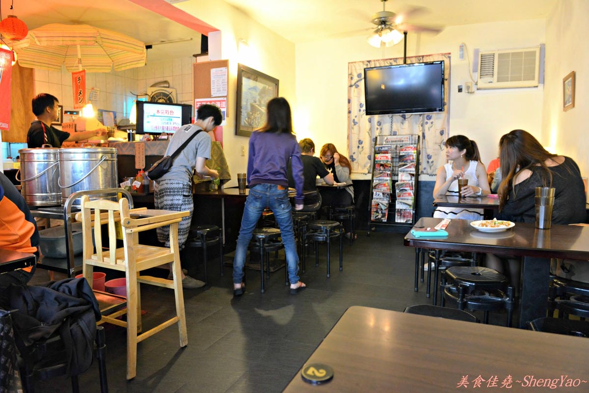[台中龍井]味之初拉麵 – 東海商圈巷弄內的美味拉麵,台式拉麵好吃,內用三種飲料免費任你喝。