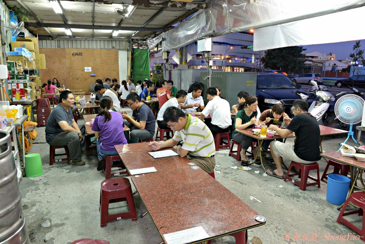 [台中西屯]青蚵嫂 布袋烤鮮蚵 – 現烤鮮蚵吃到飽(一人3斤為限)。