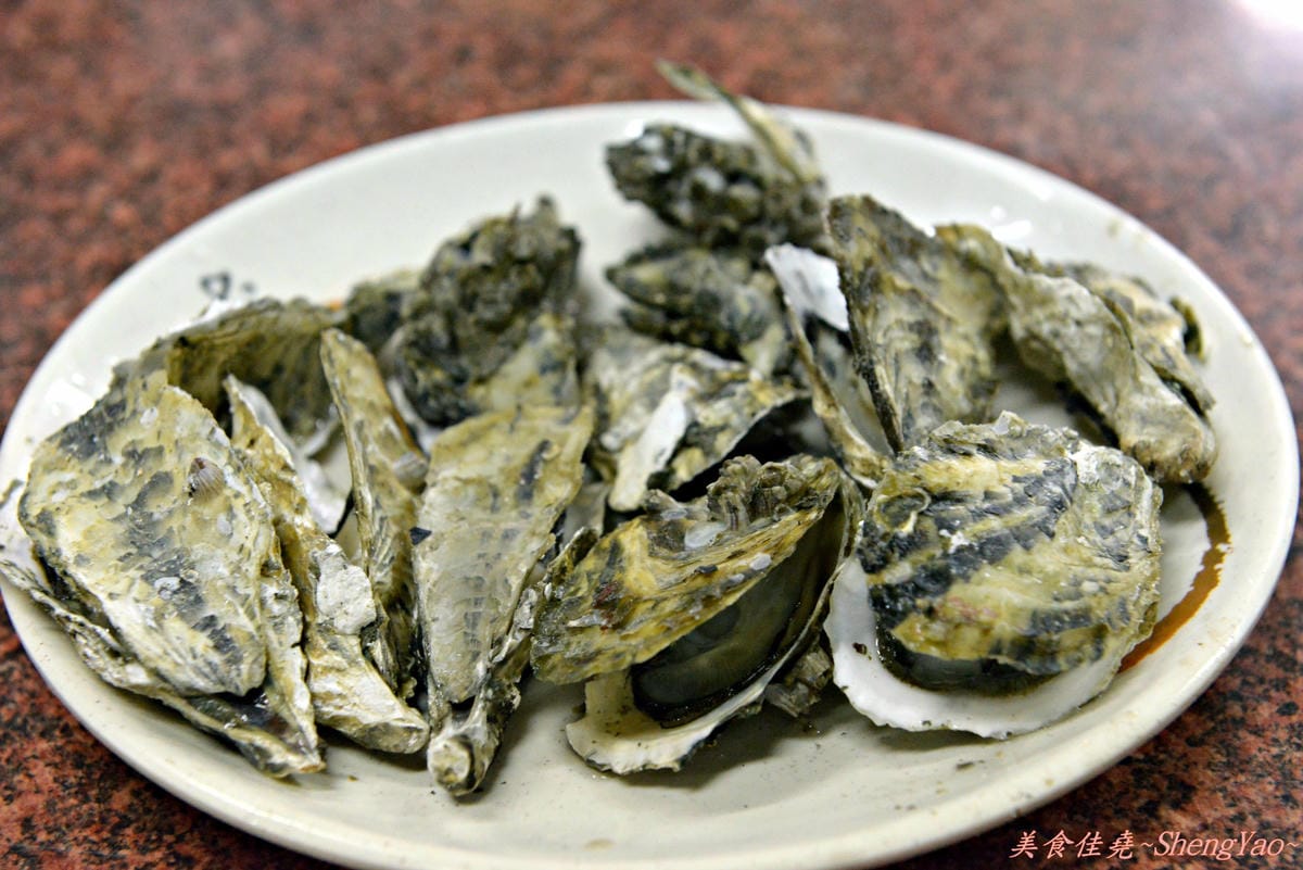 [台中西屯]青蚵嫂 布袋烤鮮蚵 – 現烤鮮蚵吃到飽(一人3斤為限)。