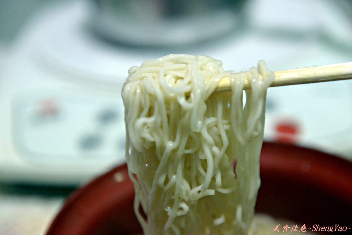 [網購美食]阿舍乾麵新口味 – 究濃系列”麻辣牛肉麵”、”麻油雞麵”。(文末送4組20包阿舍乾麵)