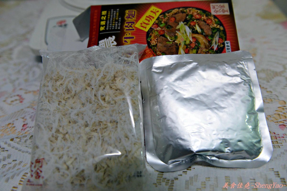 [網購美食]阿舍乾麵新口味 – 究濃系列”麻辣牛肉麵”、”麻油雞麵”。(文末送4組20包阿舍乾麵)