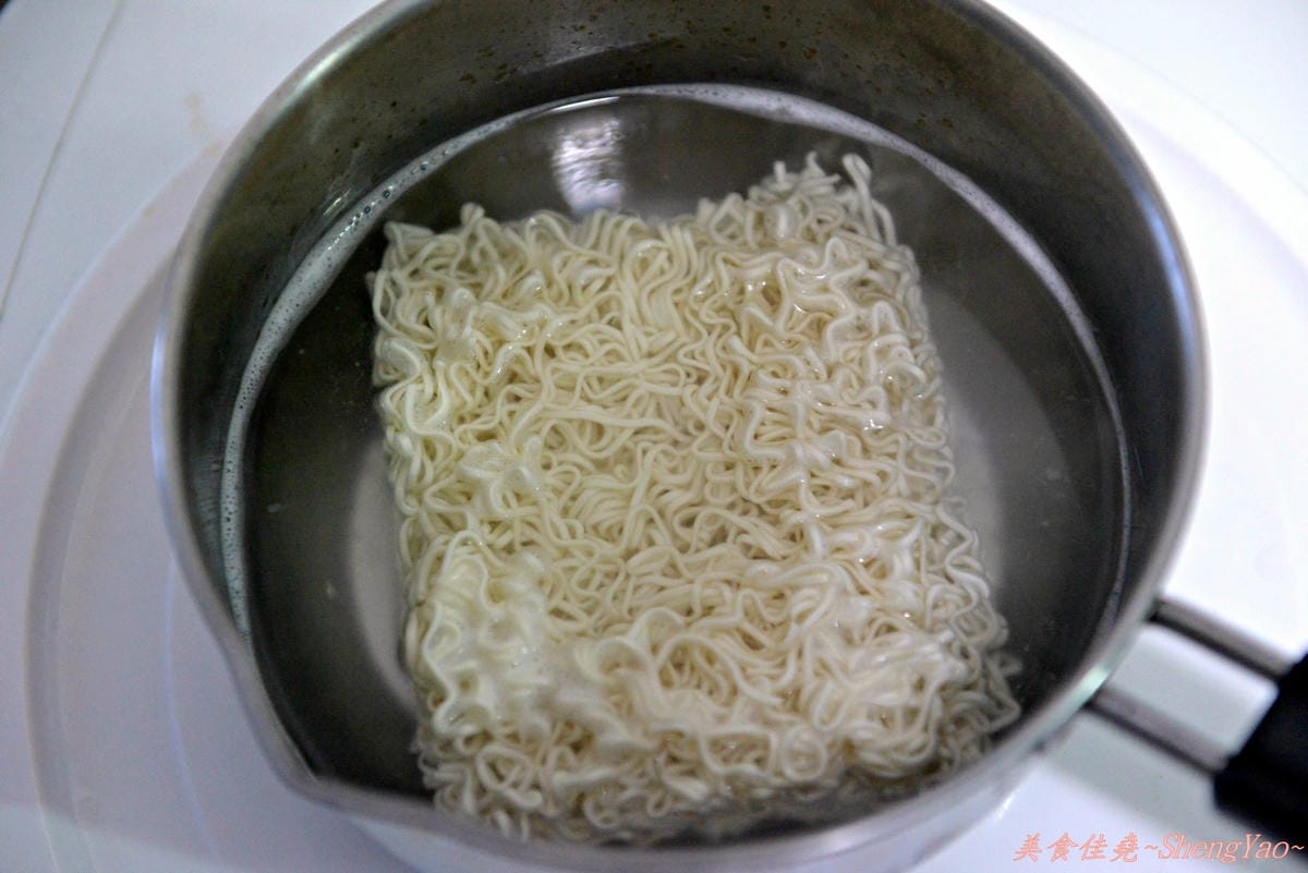 [網購美食]阿舍乾麵新口味 – 究濃系列”麻辣牛肉麵”、”麻油雞麵”。(文末送4組20包阿舍乾麵)