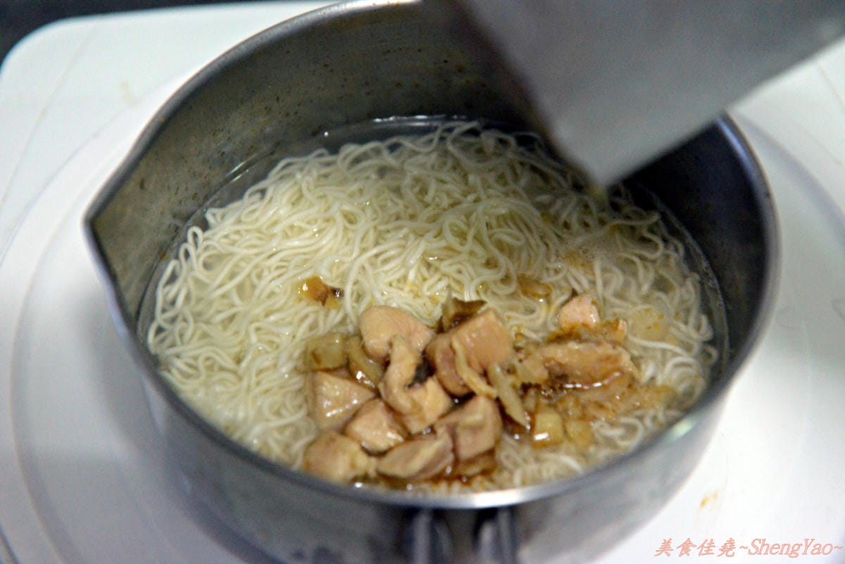 [網購美食]阿舍乾麵新口味 – 究濃系列”麻辣牛肉麵”、”麻油雞麵”。(文末送4組20包阿舍乾麵)