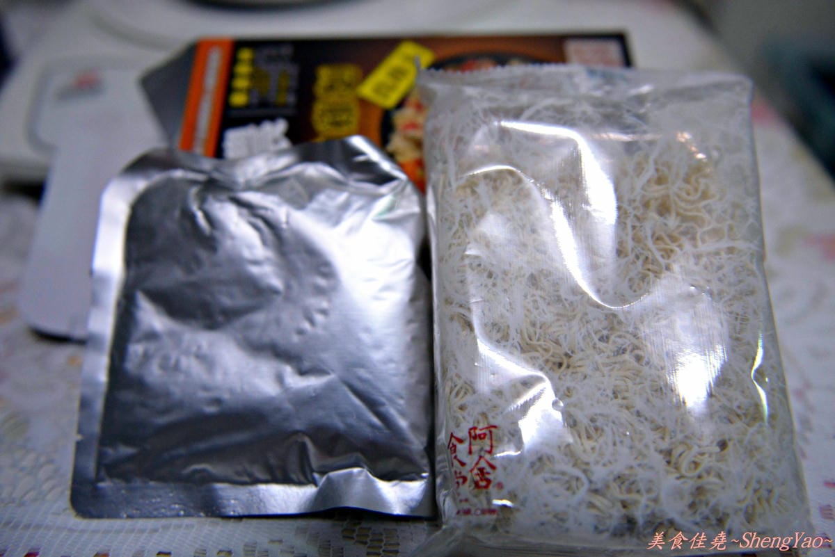 [網購美食]阿舍乾麵新口味 – 究濃系列”麻辣牛肉麵”、”麻油雞麵”。(文末送4組20包阿舍乾麵)