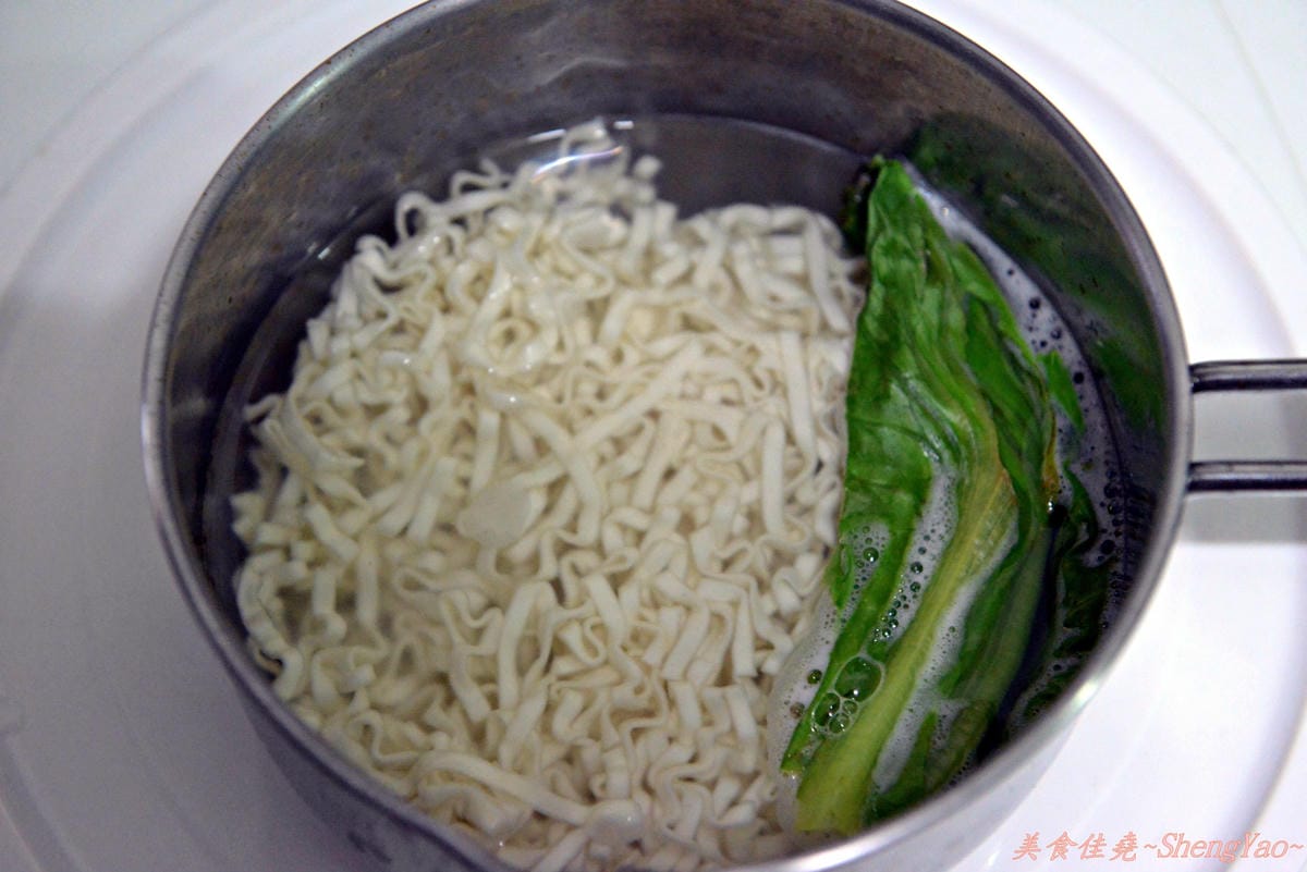 [網購美食]阿舍乾麵新口味 – 究濃系列”麻辣牛肉麵”、”麻油雞麵”。(文末送4組20包阿舍乾麵)