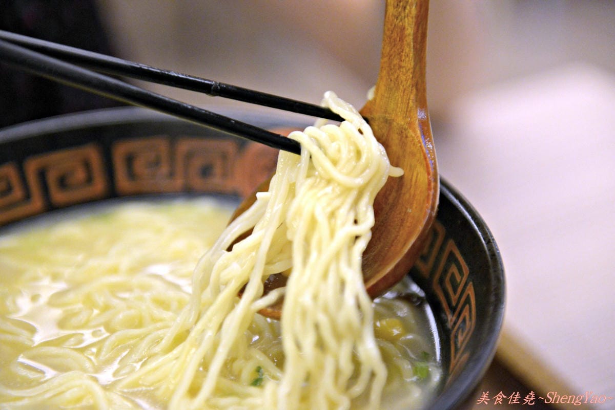 [台中]佐佐木拉麵 – 裝潢用心氣氛佳,服務和餐點很有問題。(已歇業)
