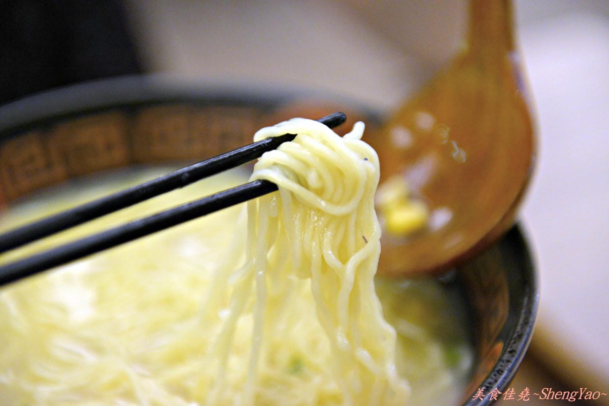 [台中]佐佐木拉麵 – 裝潢用心氣氛佳,服務和餐點很有問題。(已歇業)