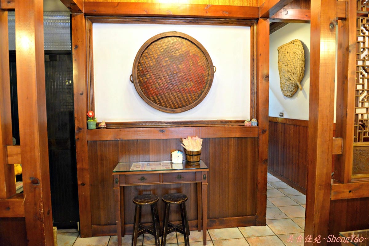 [台中南屯]三峽老街蚵仔麵線 – 來自三峽老街的20年老店美味,鮮肉丸子麵線特別又好吃 !!