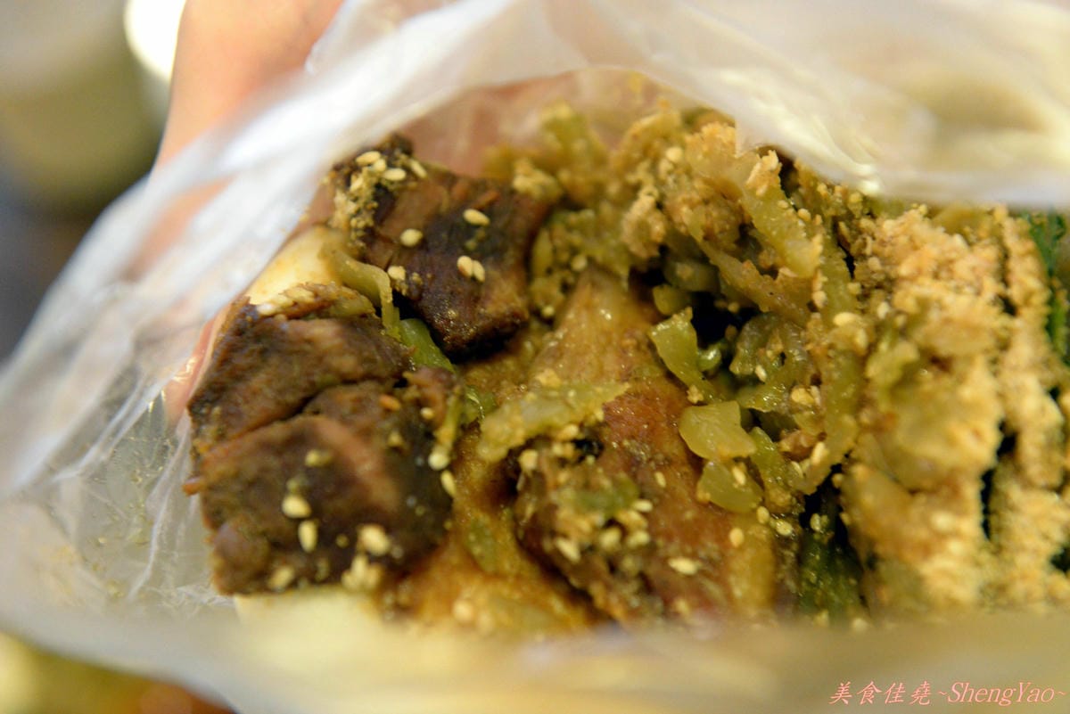 [台中南屯]三峽老街蚵仔麵線 – 來自三峽老街的20年老店美味,鮮肉丸子麵線特別又好吃 !!