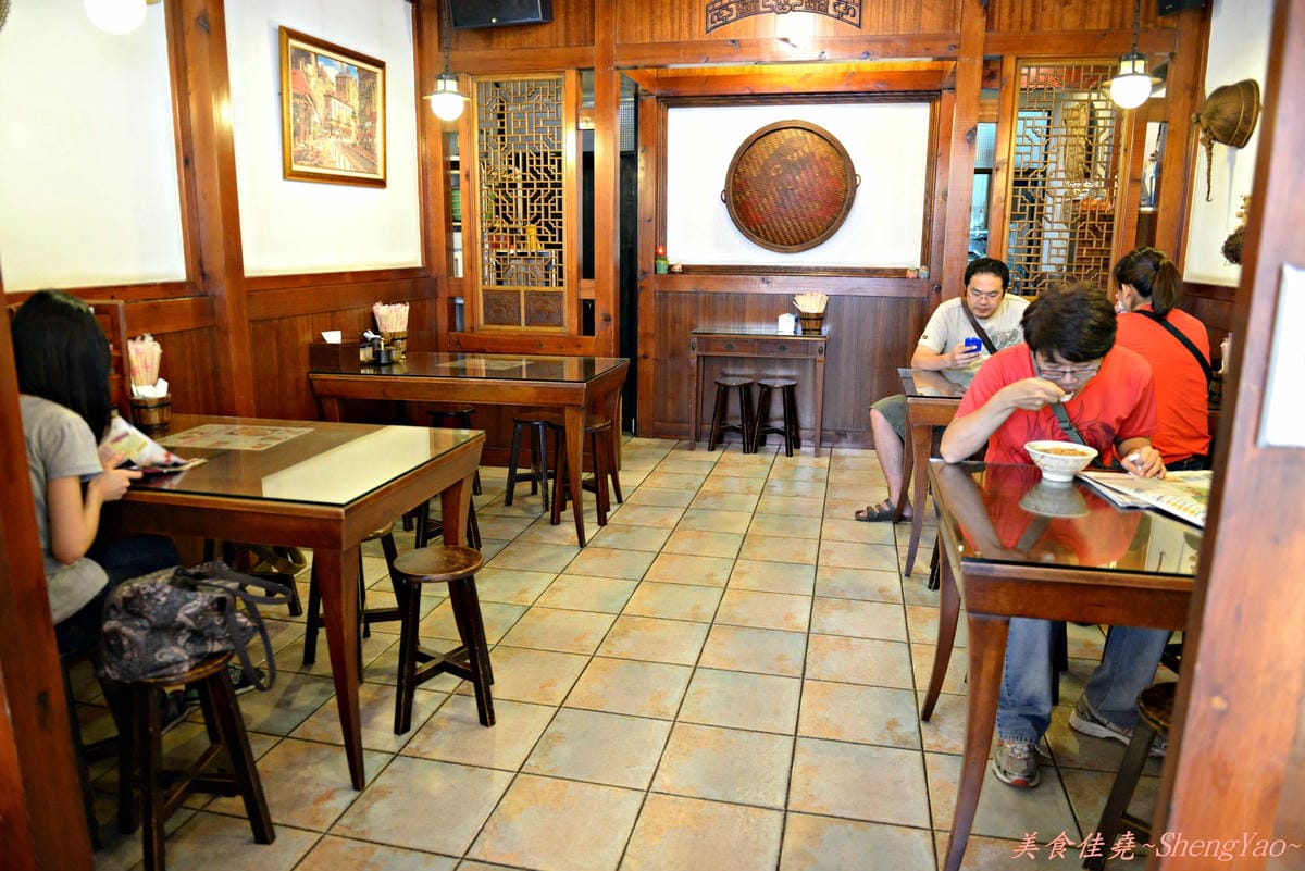 [台中南屯]三峽老街蚵仔麵線 – 來自三峽老街的20年老店美味,鮮肉丸子麵線特別又好吃 !!
