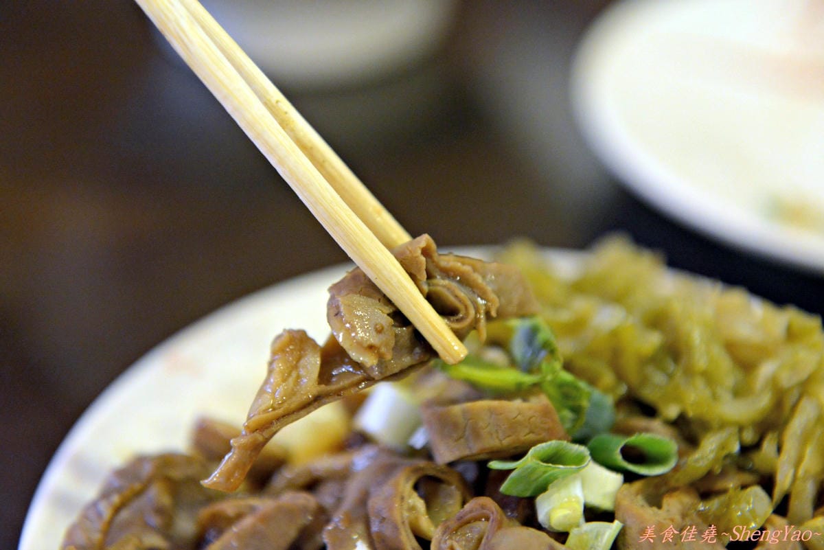 [台中南屯]三峽老街蚵仔麵線 – 來自三峽老街的20年老店美味,鮮肉丸子麵線特別又好吃 !!
