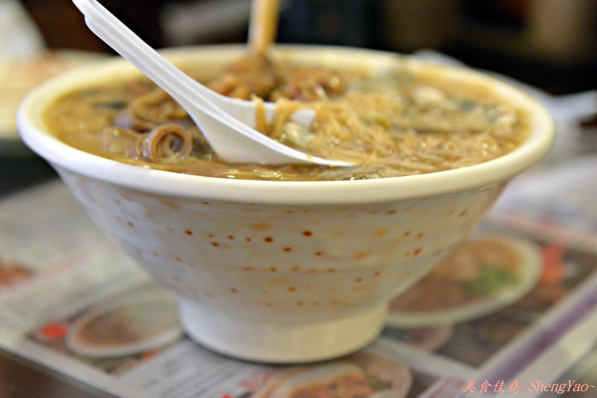 [台中南屯]三峽老街蚵仔麵線 – 來自三峽老街的20年老店美味,鮮肉丸子麵線特別又好吃 !!