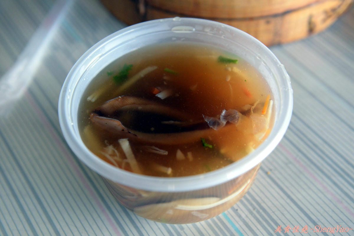 [台中梧棲]大智路小籠湯包魷魚羹 – 料多實在的魷魚羹,一碗才30元,兩小時左右就賣光的10幾年老味道。