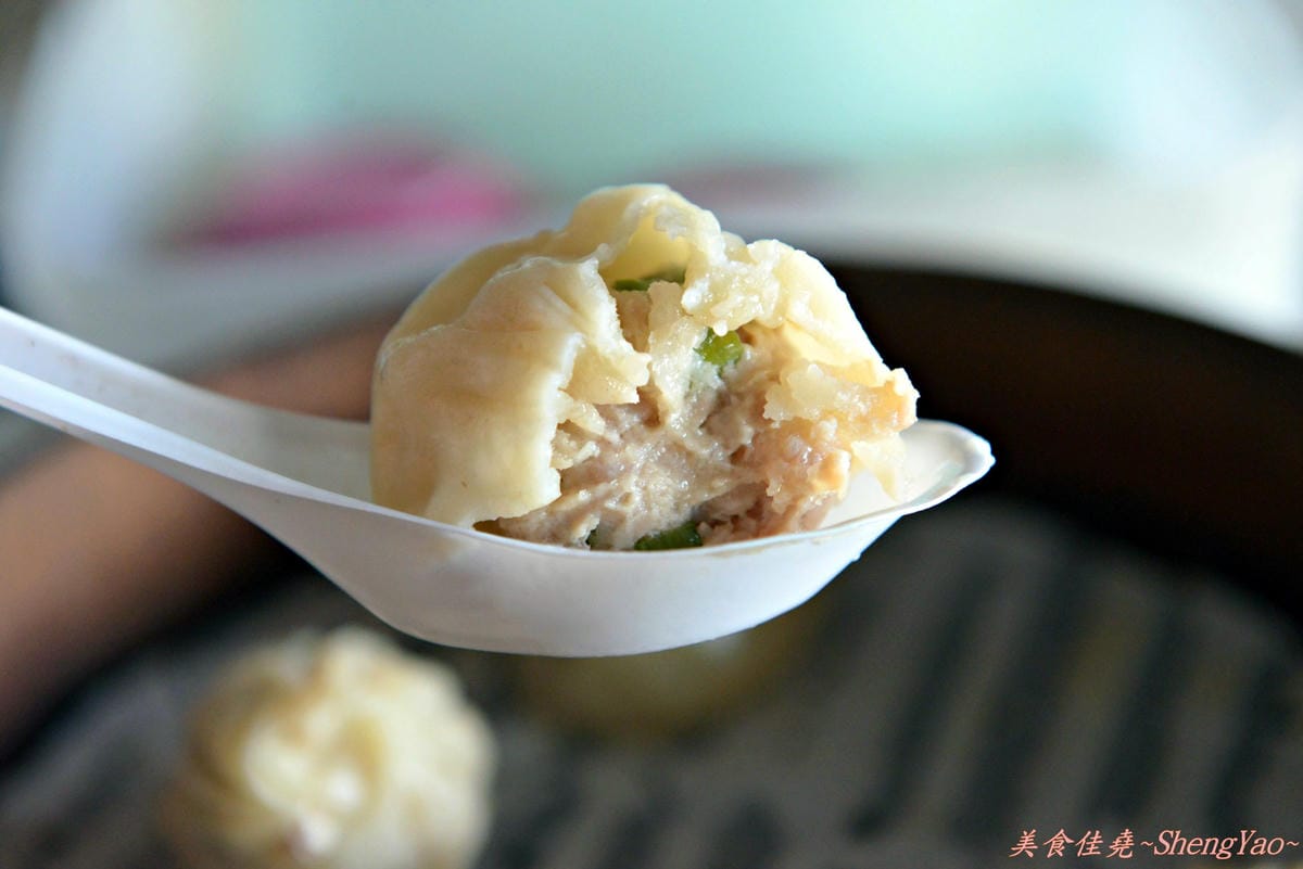 [台中梧棲]大智路小籠湯包魷魚羹 – 料多實在的魷魚羹,一碗才30元,兩小時左右就賣光的10幾年老味道。