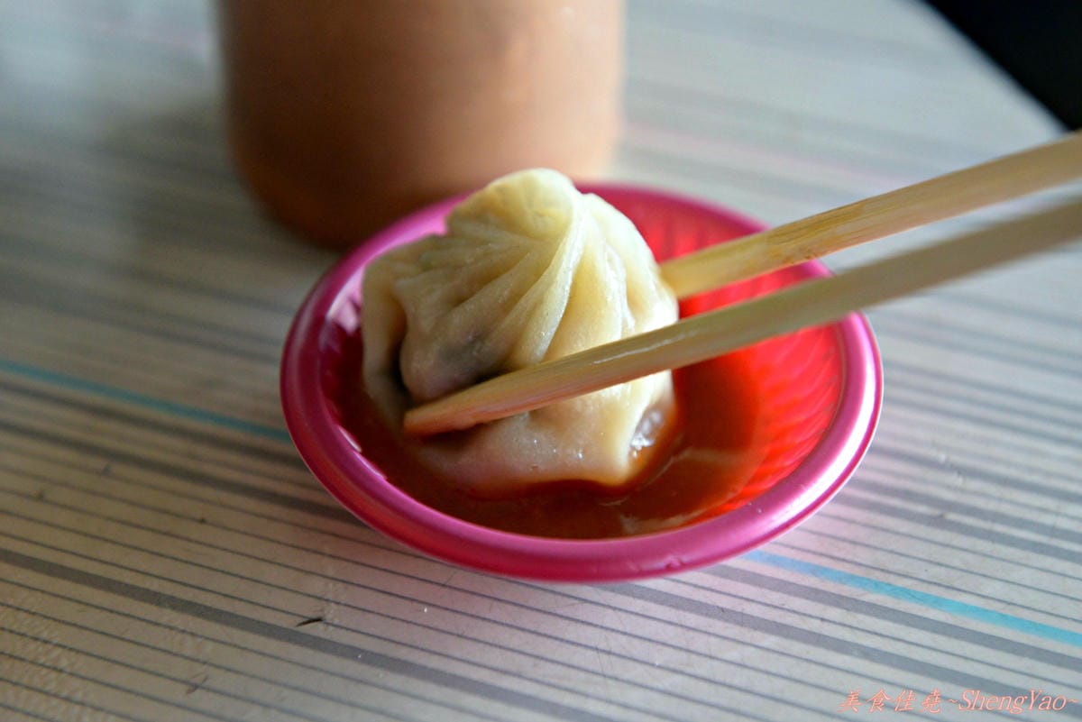 [台中梧棲]大智路小籠湯包魷魚羹 – 料多實在的魷魚羹,一碗才30元,兩小時左右就賣光的10幾年老味道。