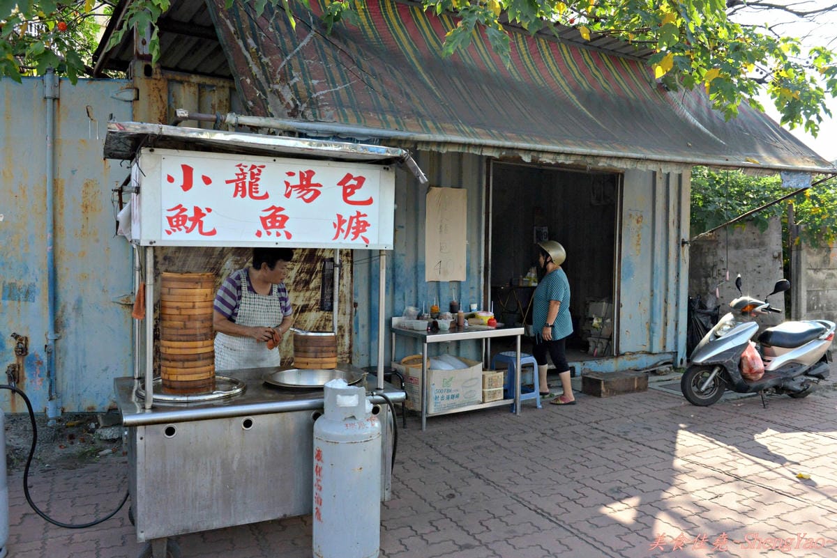 [台中梧棲]大智路小籠湯包魷魚羹 – 料多實在的魷魚羹,一碗才30元,兩小時左右就賣光的10幾年老味道。