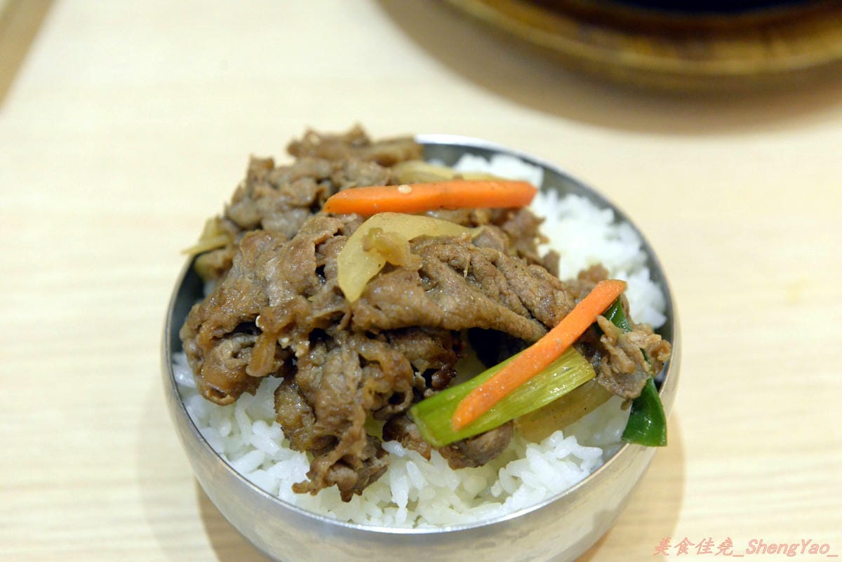 [台中南屯]小日籽韓食館 – 黃鶴洞的集團旗下另一品牌,小菜吃到飽、冰沙飲料喝到飽的特殊風格韓式料理店。