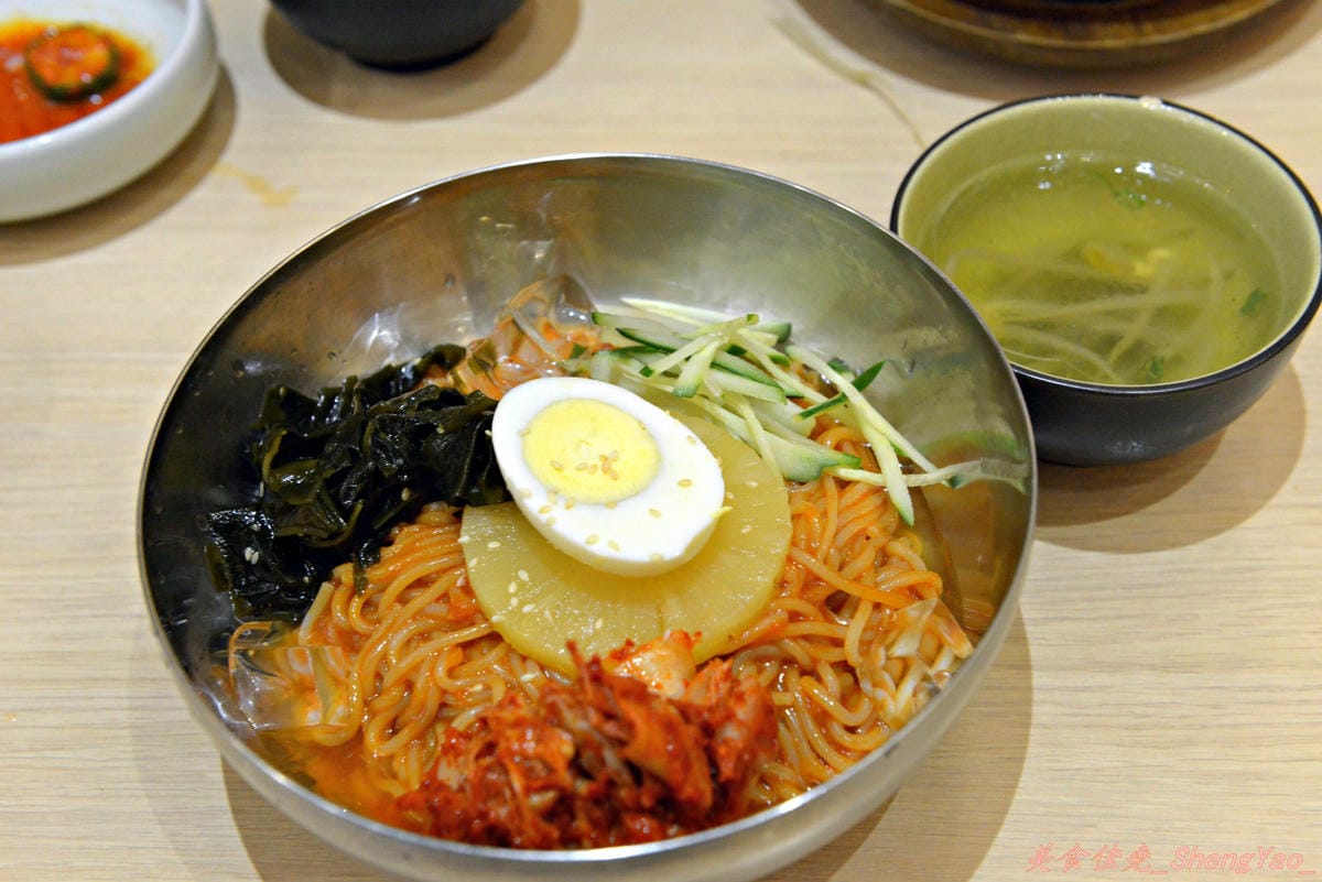 [台中南屯]小日籽韓食館 – 黃鶴洞的集團旗下另一品牌,小菜吃到飽、冰沙飲料喝到飽的特殊風格韓式料理店。