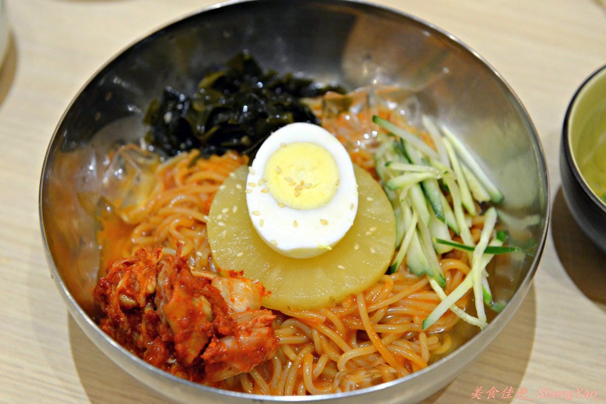 [台中南屯]小日籽韓食館 – 黃鶴洞的集團旗下另一品牌,小菜吃到飽、冰沙飲料喝到飽的特殊風格韓式料理店。