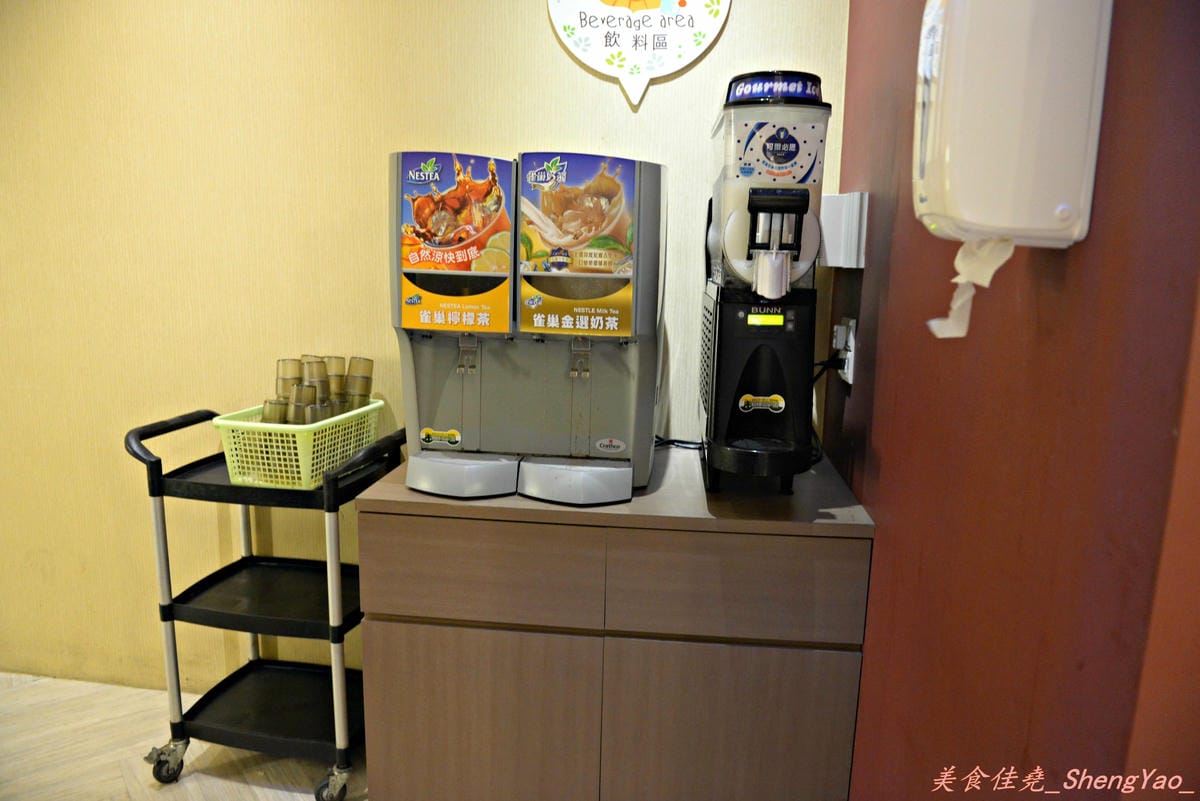 [台中南屯]小日籽韓食館 – 黃鶴洞的集團旗下另一品牌,小菜吃到飽、冰沙飲料喝到飽的特殊風格韓式料理店。