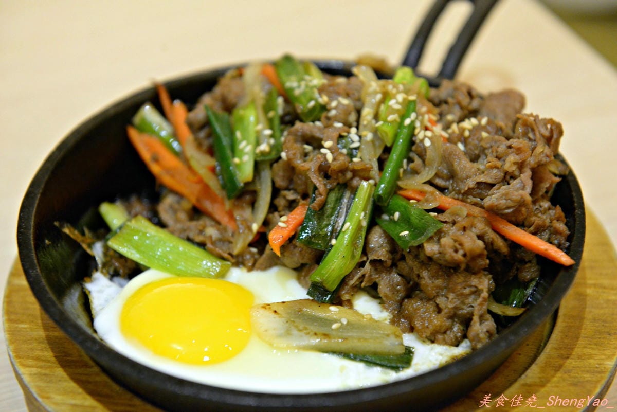 [台中南屯]小日籽韓食館 – 黃鶴洞的集團旗下另一品牌,小菜吃到飽、冰沙飲料喝到飽的特殊風格韓式料理店。