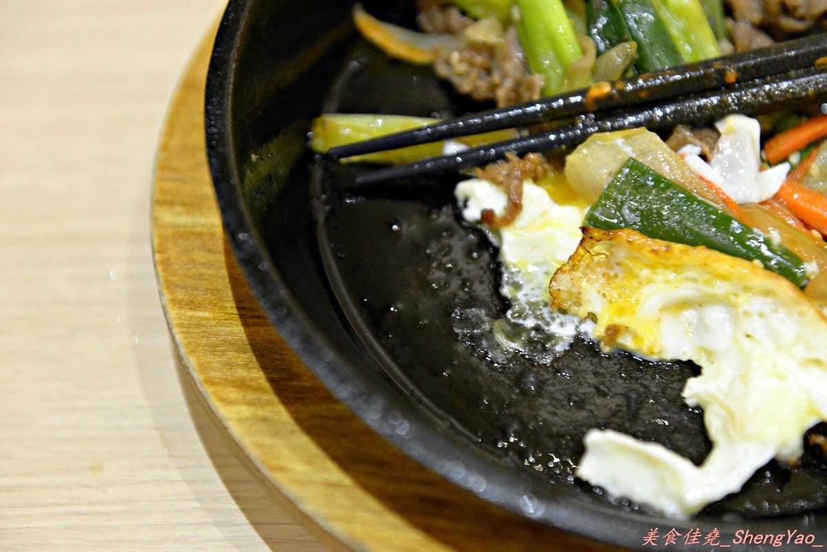 [台中南屯]小日籽韓食館 – 黃鶴洞的集團旗下另一品牌,小菜吃到飽、冰沙飲料喝到飽的特殊風格韓式料理店。