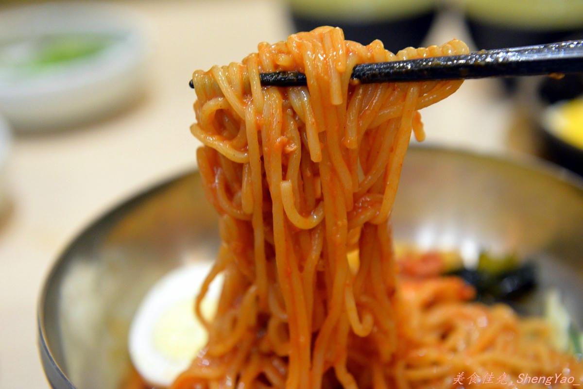 [台中南屯]小日籽韓食館 – 黃鶴洞的集團旗下另一品牌,小菜吃到飽、冰沙飲料喝到飽的特殊風格韓式料理店。