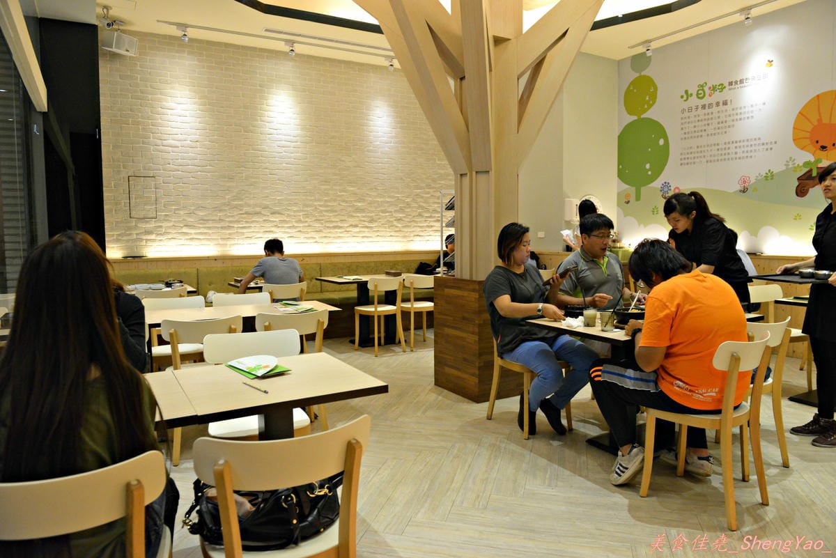 [台中南屯]小日籽韓食館 – 黃鶴洞的集團旗下另一品牌,小菜吃到飽、冰沙飲料喝到飽的特殊風格韓式料理店。