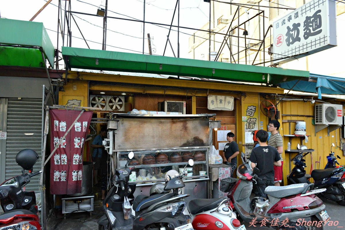 [台中大雅]湯王朝 正品豚骨拉麵館 – 施明德也來吃過的大雅超人氣平價台式拉麵。