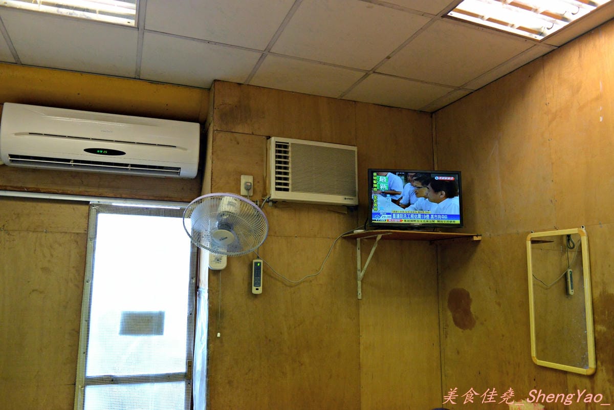 [台中大雅]湯王朝 正品豚骨拉麵館 – 施明德也來吃過的大雅超人氣平價台式拉麵。