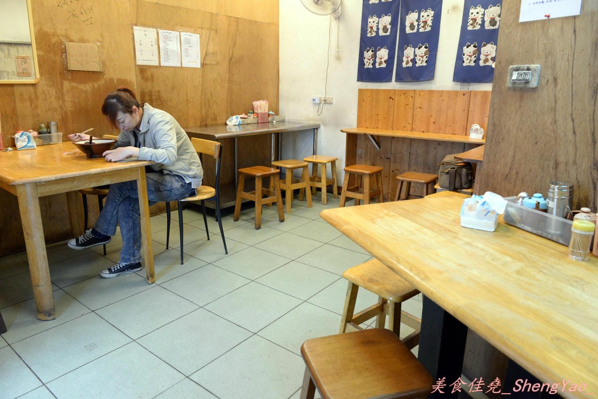[台中大雅]湯王朝 正品豚骨拉麵館 – 施明德也來吃過的大雅超人氣平價台式拉麵。