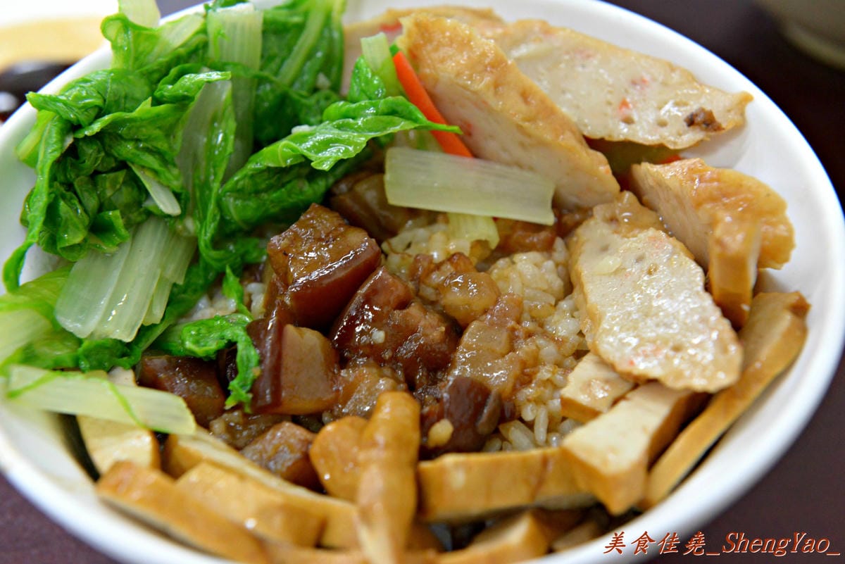 [台中西屯]皇家豪蝦捲魚丸店 – 在台中終於吃到了”金仙魚丸店”那樣的神級魯肉飯。