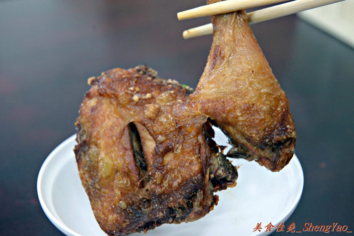 [台中西屯]皇家豪蝦捲魚丸店 – 在台中終於吃到了”金仙魚丸店”那樣的神級魯肉飯。
