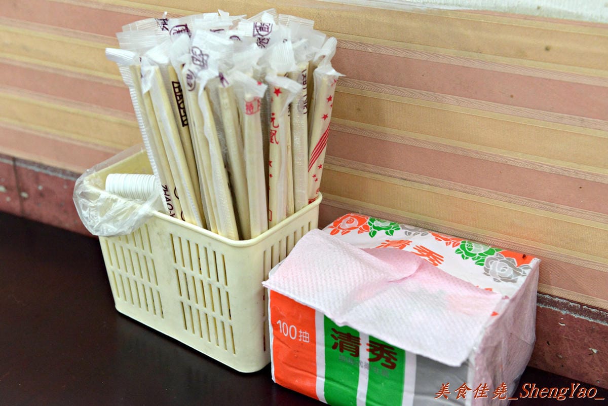 [台中西屯]皇家豪蝦捲魚丸店 – 在台中終於吃到了”金仙魚丸店”那樣的神級魯肉飯。