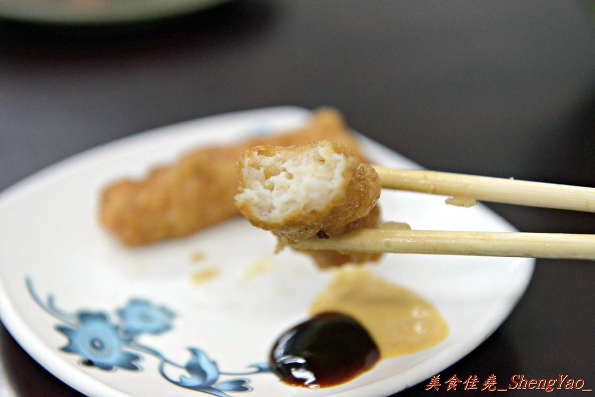 [台中西屯]皇家豪蝦捲魚丸店 – 在台中終於吃到了”金仙魚丸店”那樣的神級魯肉飯。
