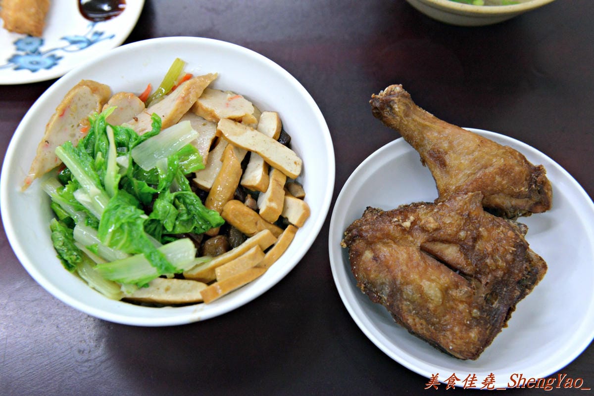 [台中西屯]皇家豪蝦捲魚丸店 – 在台中終於吃到了”金仙魚丸店”那樣的神級魯肉飯。