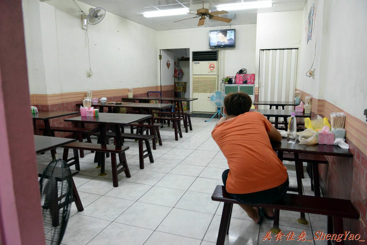 [台中西屯]皇家豪蝦捲魚丸店 – 在台中終於吃到了”金仙魚丸店”那樣的神級魯肉飯。