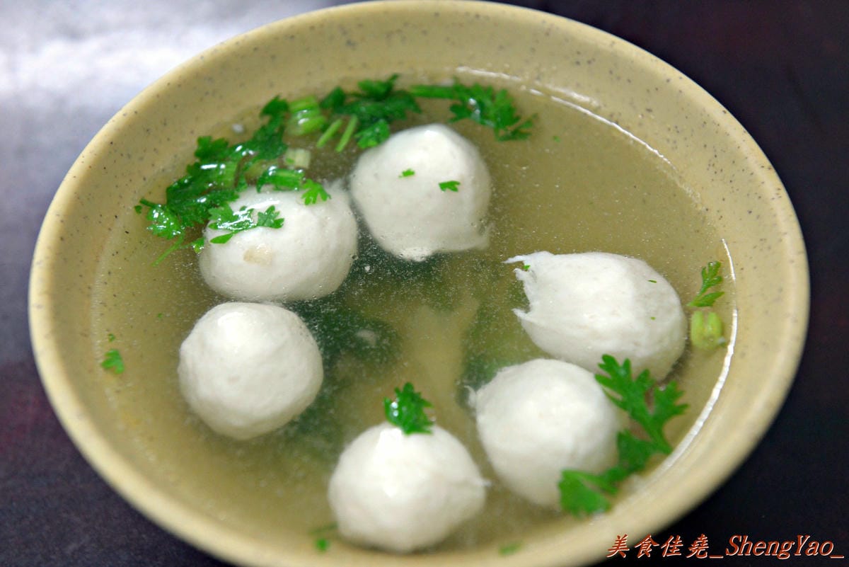 [台中西屯]皇家豪蝦捲魚丸店 – 在台中終於吃到了”金仙魚丸店”那樣的神級魯肉飯。