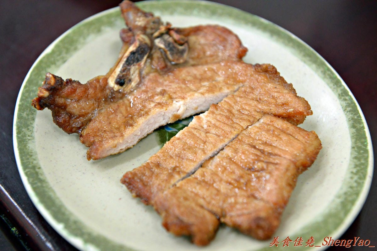 [台中西屯]皇家豪蝦捲魚丸店 – 在台中終於吃到了”金仙魚丸店”那樣的神級魯肉飯。