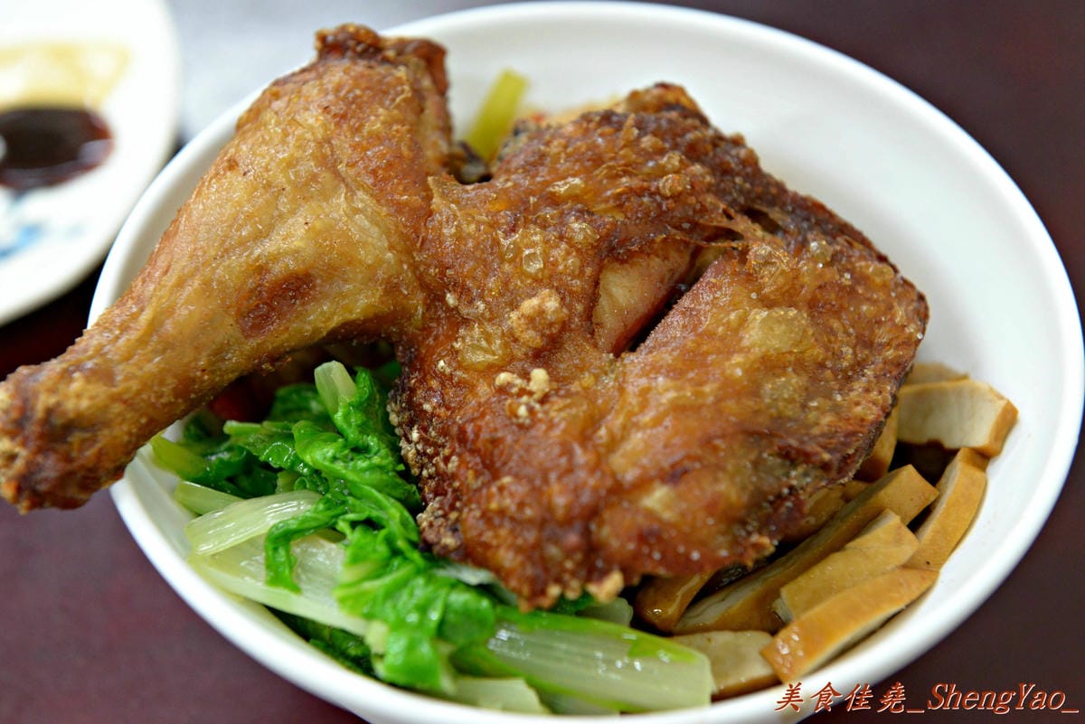 [台中西屯]皇家豪蝦捲魚丸店 – 在台中終於吃到了”金仙魚丸店”那樣的神級魯肉飯。