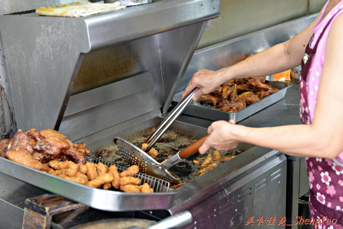[台中西屯]皇家豪蝦捲魚丸店 – 在台中終於吃到了”金仙魚丸店”那樣的神級魯肉飯。