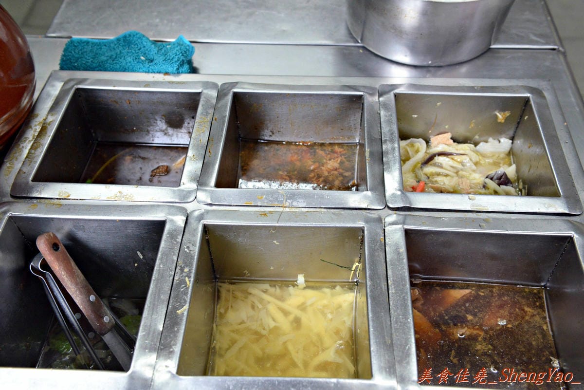 [台中西屯]皇家豪蝦捲魚丸店 – 在台中終於吃到了”金仙魚丸店”那樣的神級魯肉飯。