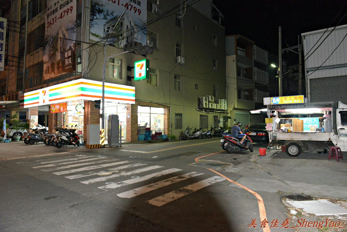 [台中龍井]鳥哥正常手工湯包 – 賣了10多年,許多東海朋友都曾經吃過的深夜小籠湯包。