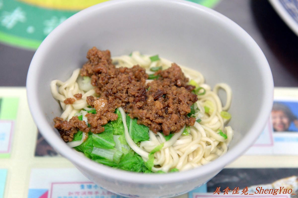 [台中清水]欣海濱牛肉麵 – 網路上據說用餐時段座無虛席的牛肉麵店。