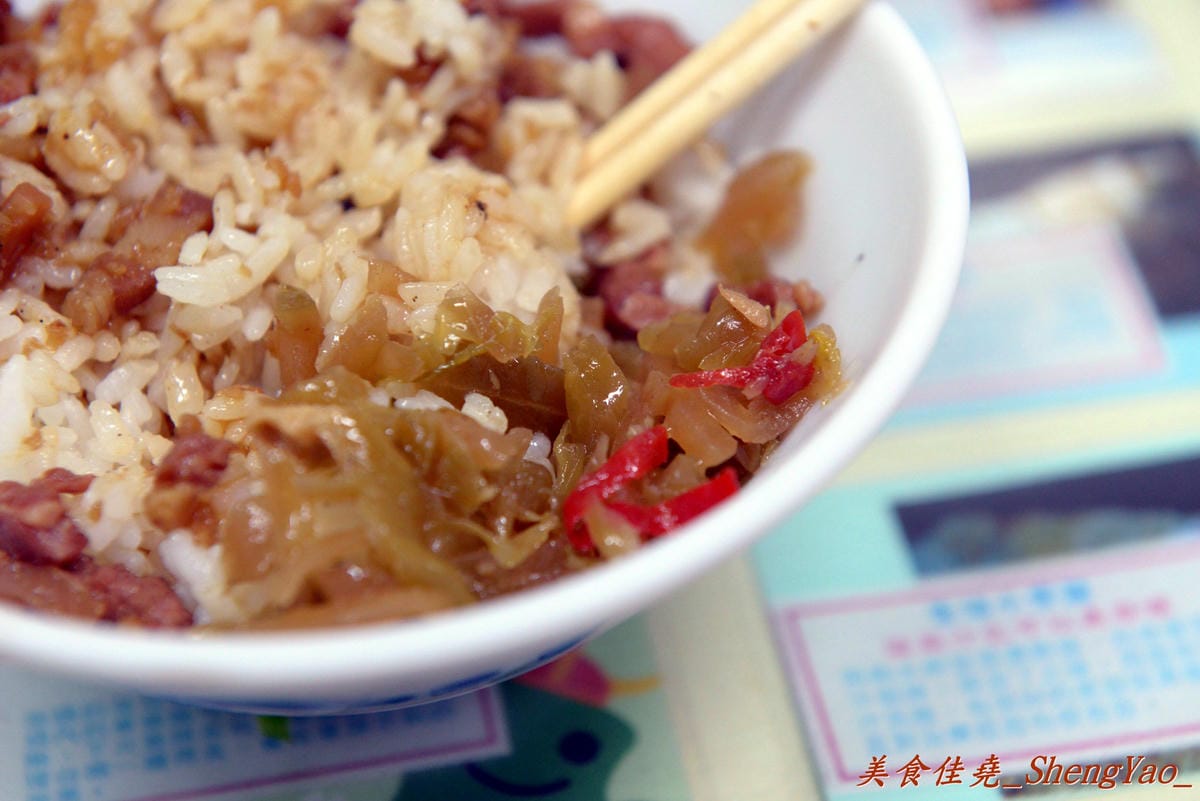 [台中清水]欣海濱牛肉麵 – 網路上據說用餐時段座無虛席的牛肉麵店。